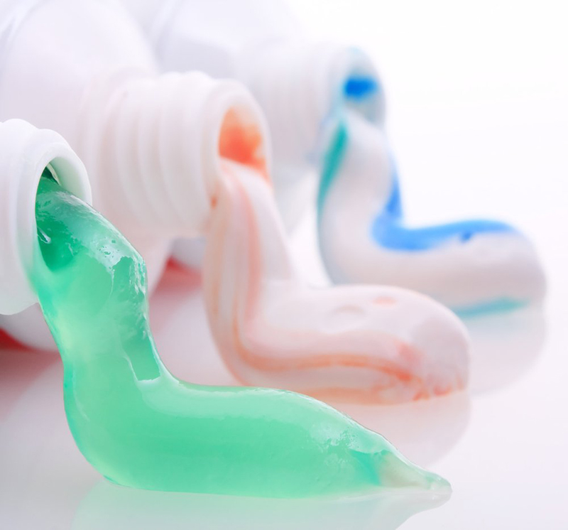 Rửa mặt bằng kem đánh răng có tác dụng gì?